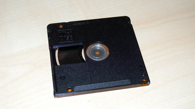 MiniDisc mit geöffneter Abdeckung
